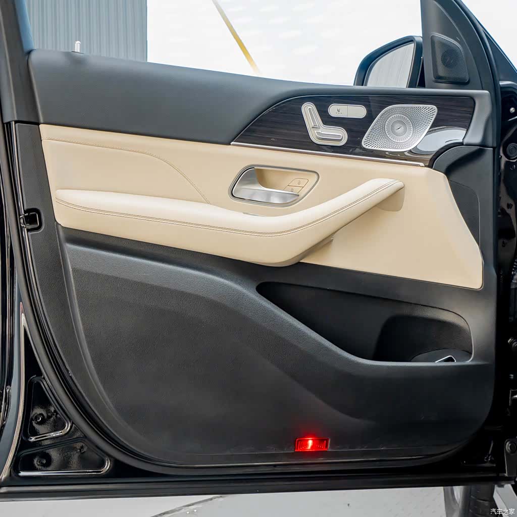 Mercedes-Benz GLE, 2023 14