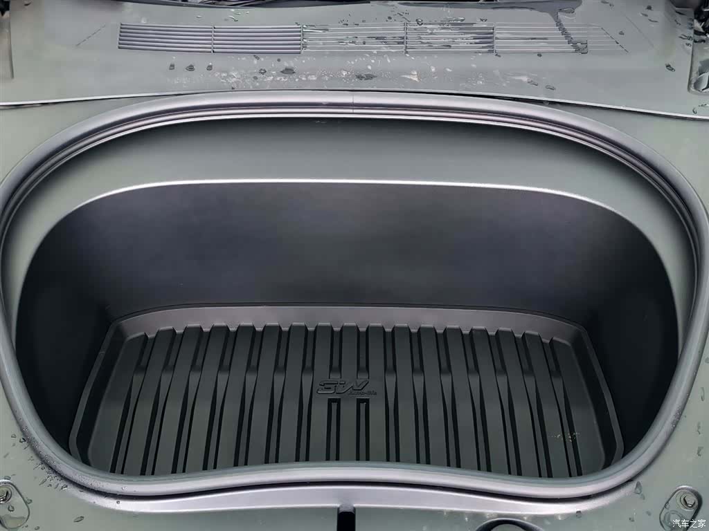 Tesla Model 3, 2025 8
