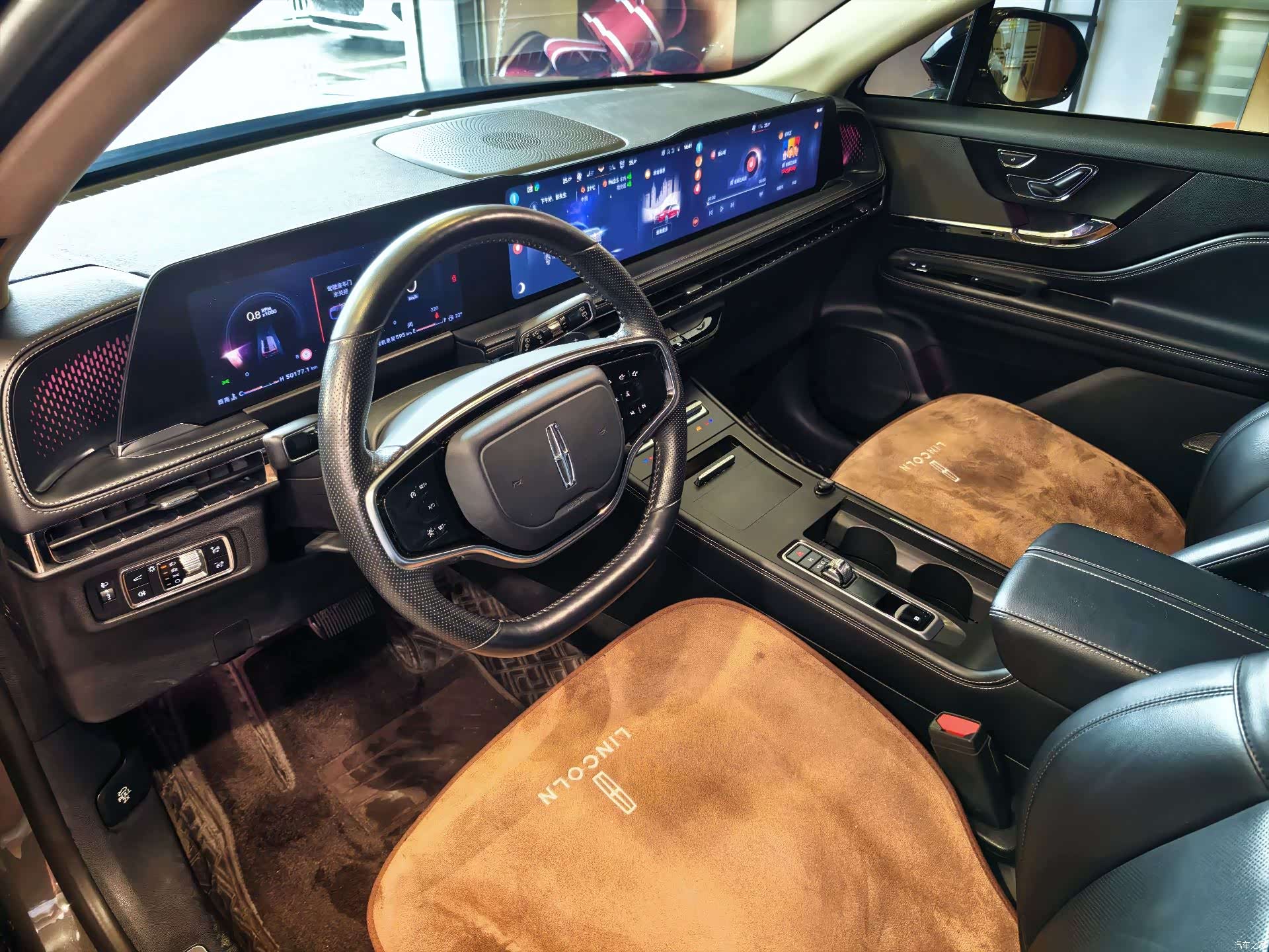 Lincoln Corsair, 2023 все фото