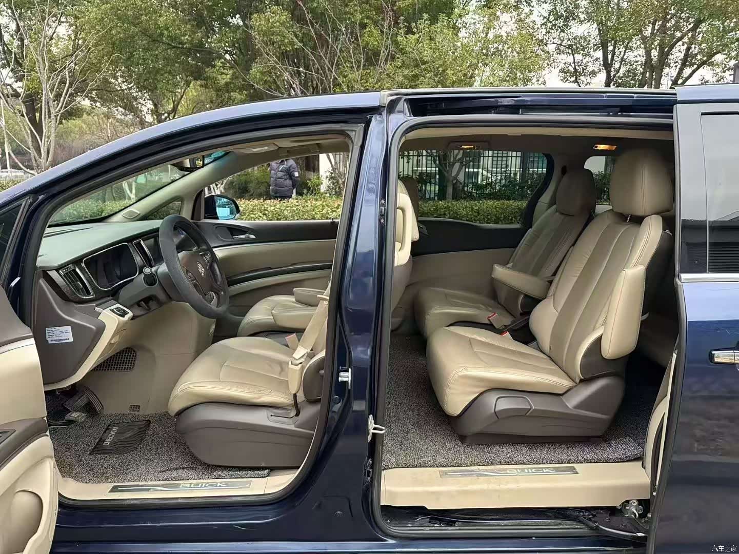 Buick GL8, 2011 6