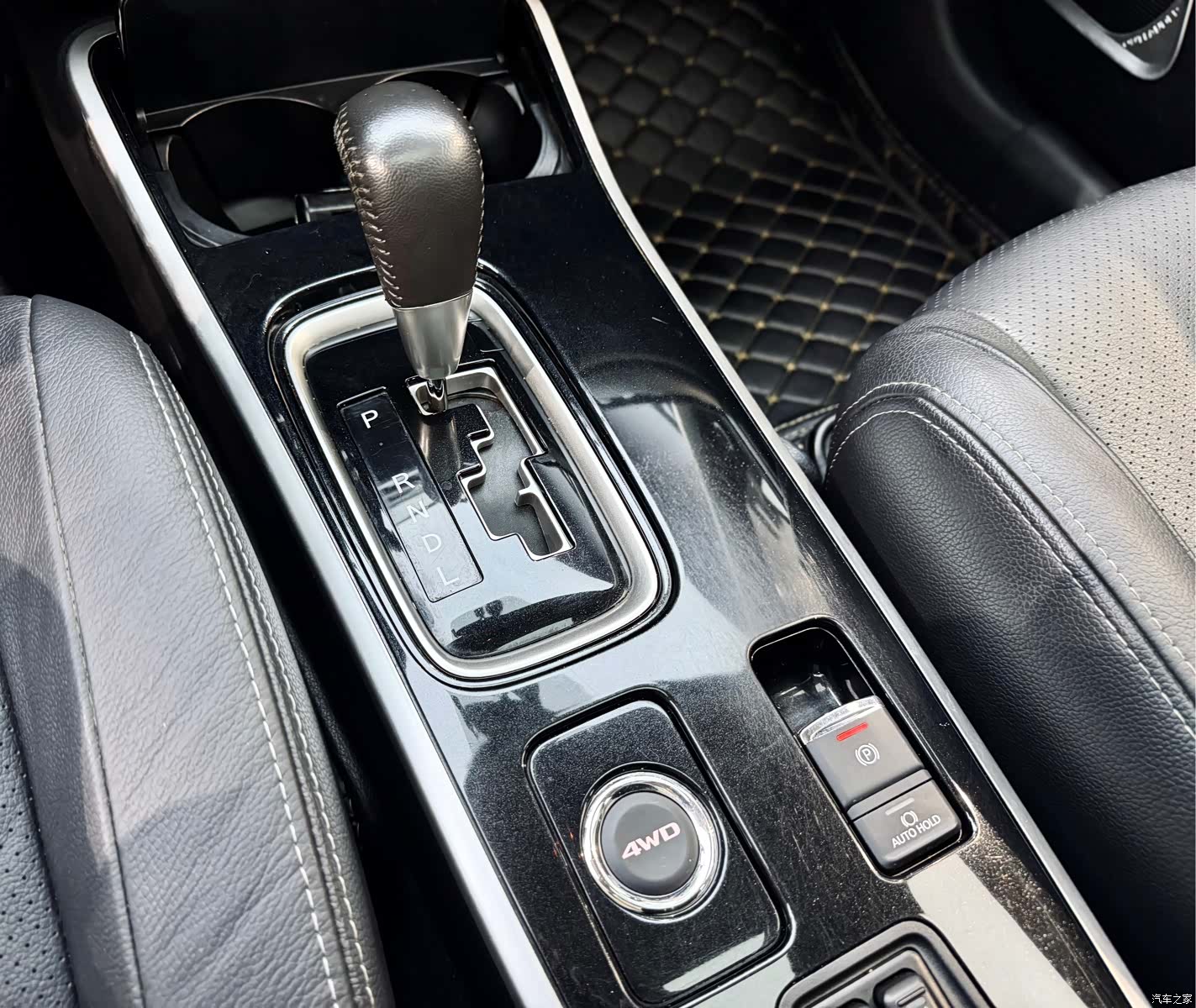 Mitsubishi Outlander, 2018 15