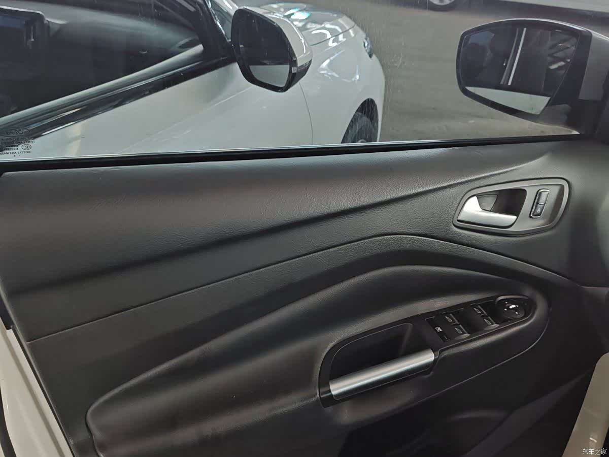 Ford Kuga, 2015 11