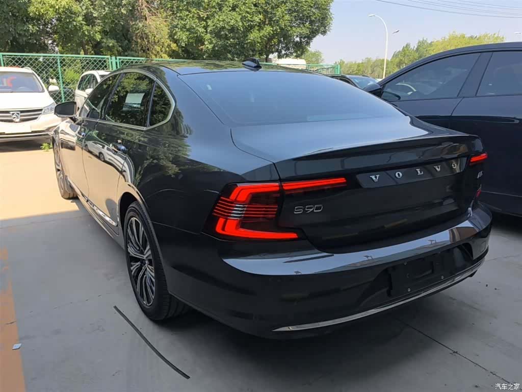 Volvo S90, 2022 все фото