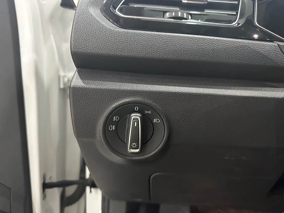 Volkswagen T-ROC exploring Songs