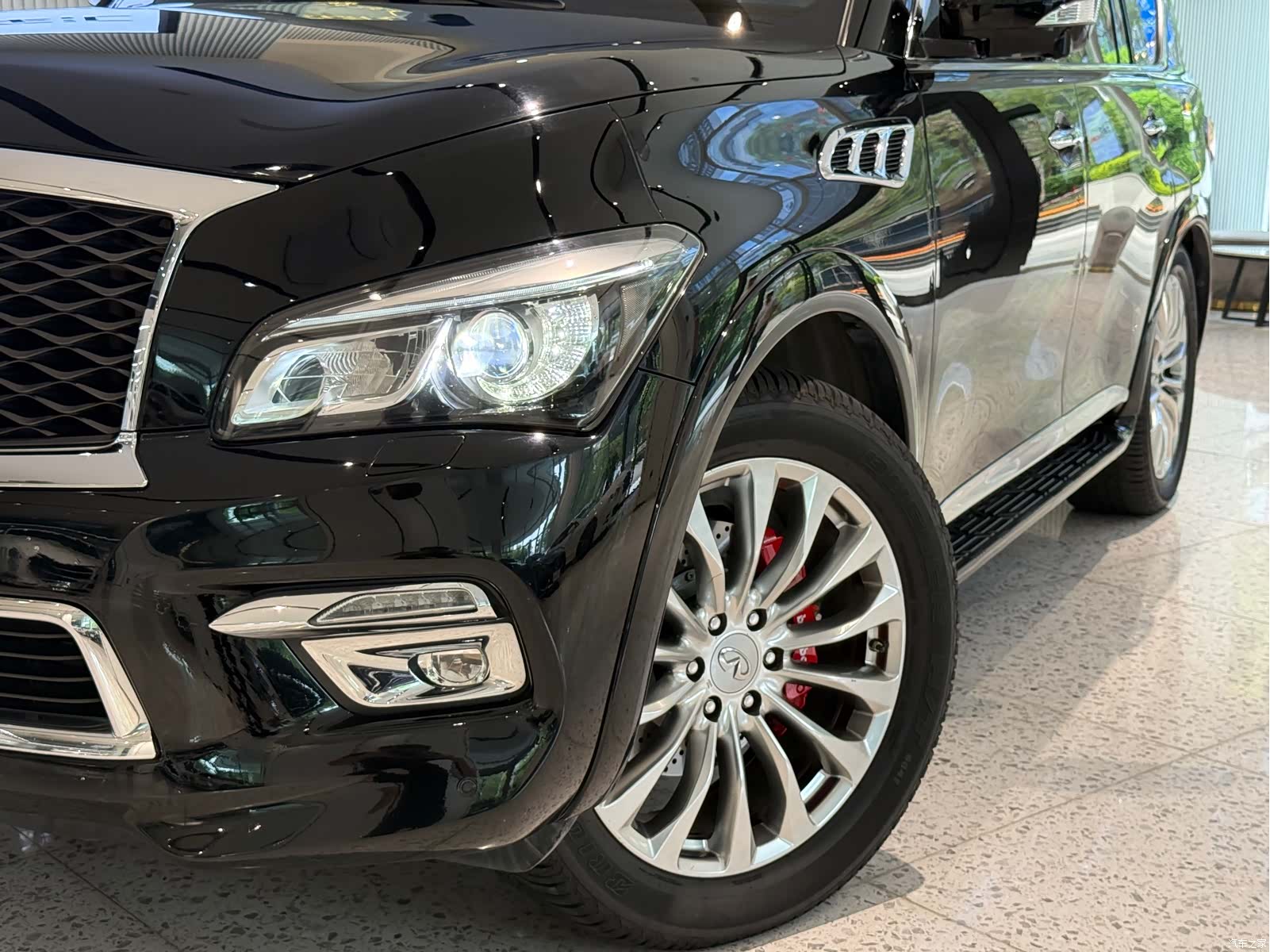 Infiniti QX80, 2017 все фото