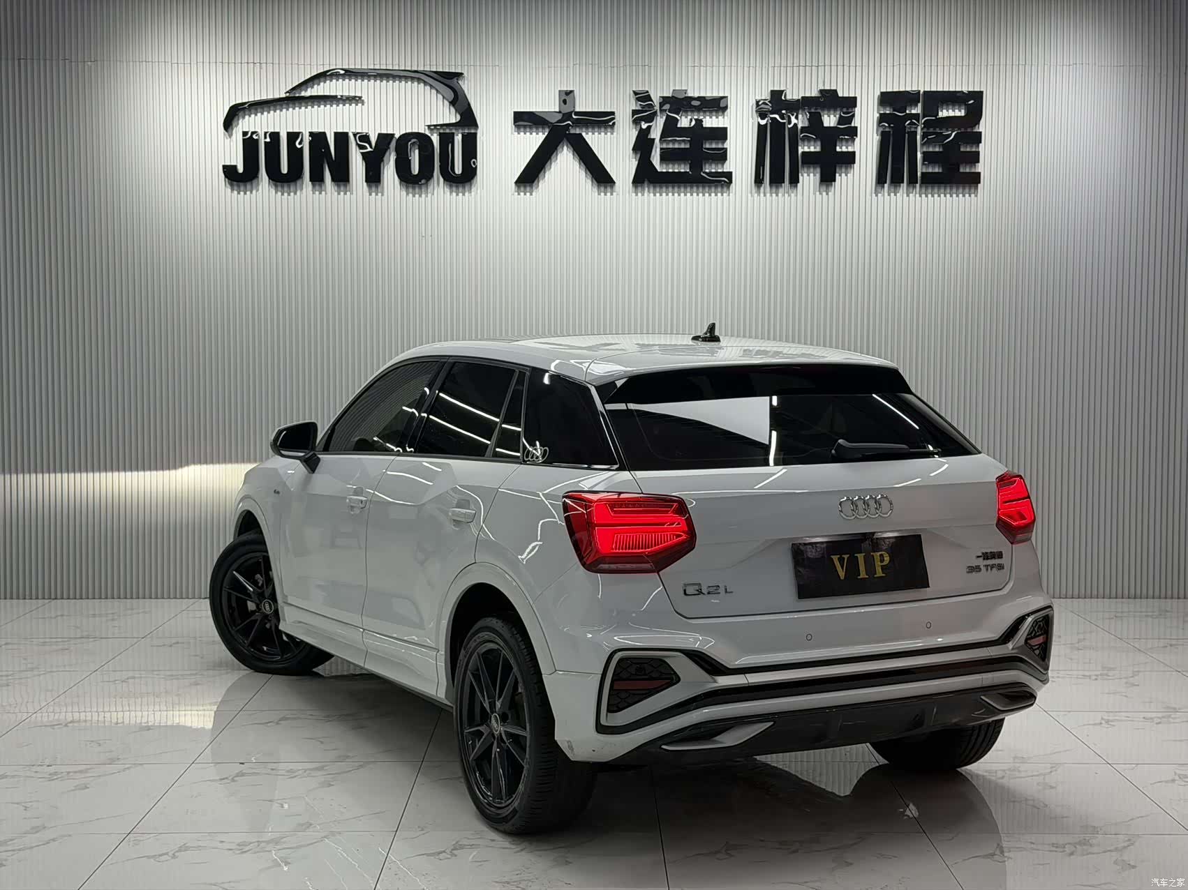 Audi Q2L, 2023 4