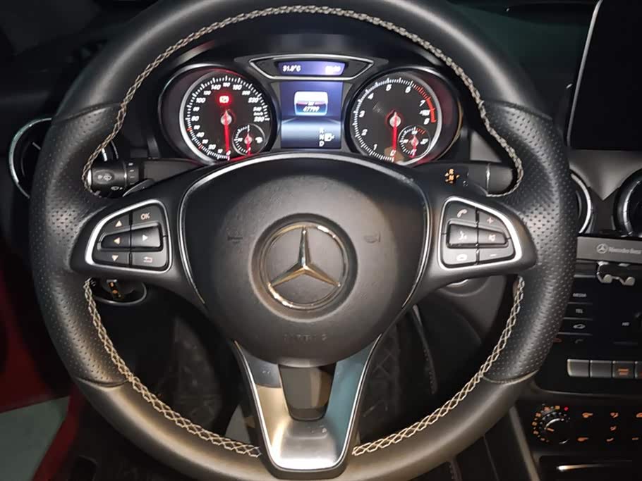 Mercedes-Benz CLA