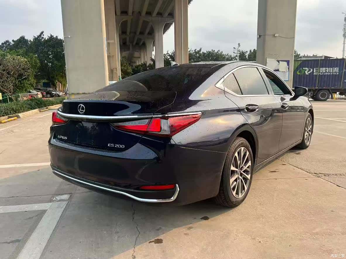 Lexus ES, 2023 4