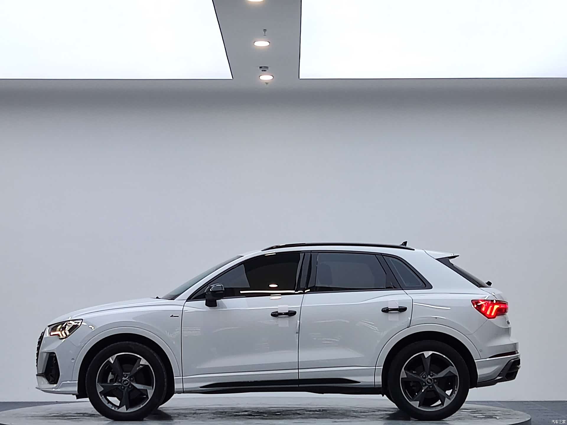 Audi Q3, 2022 все фото