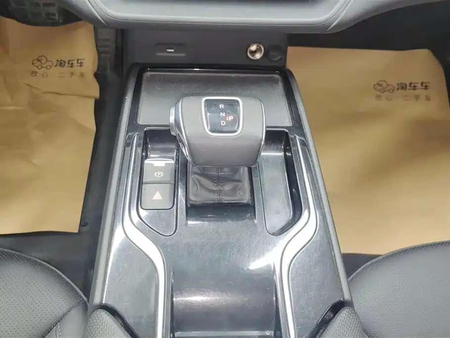 Hongqi E-QM5