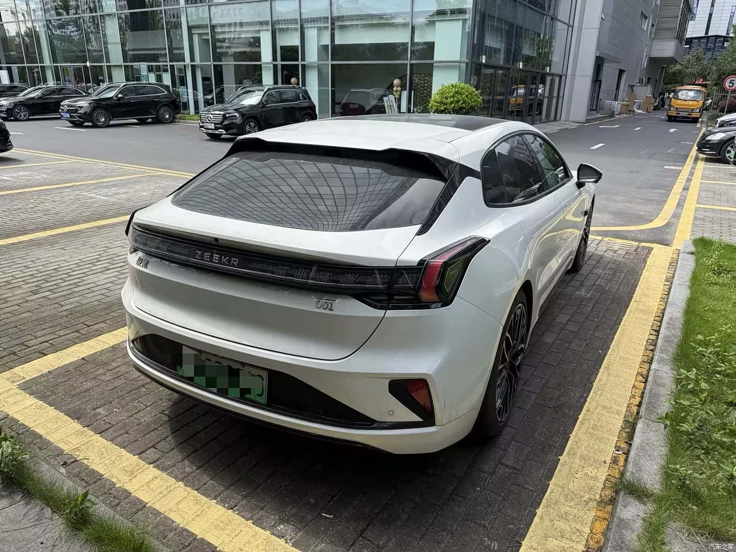 Zeekr 001, 2025 4