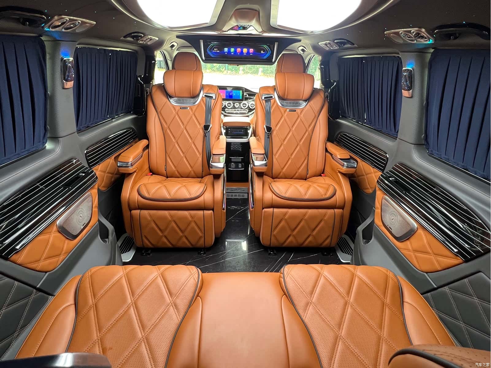 Mercedes-Benz 7, 2024 18