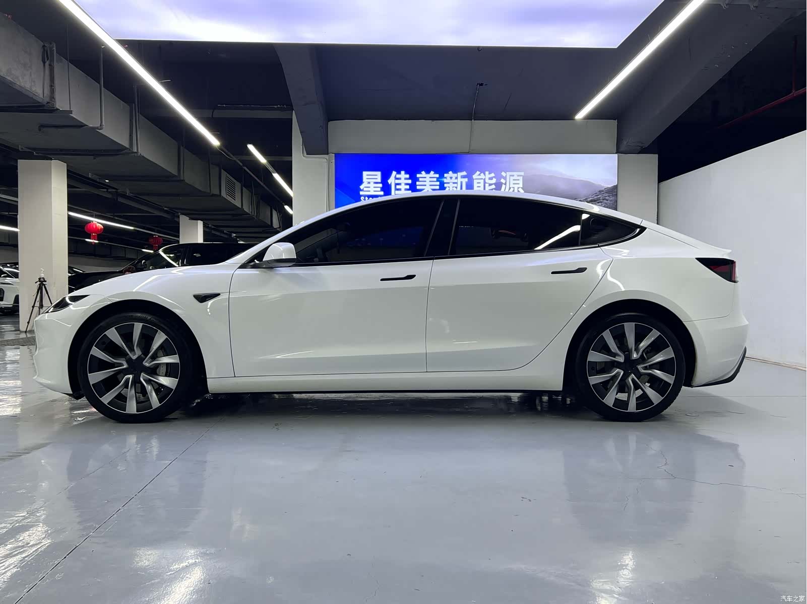 Tesla Model 3, 2025 4