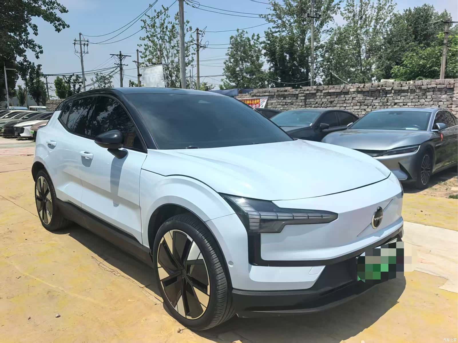 Volvo EX30, 2024 3