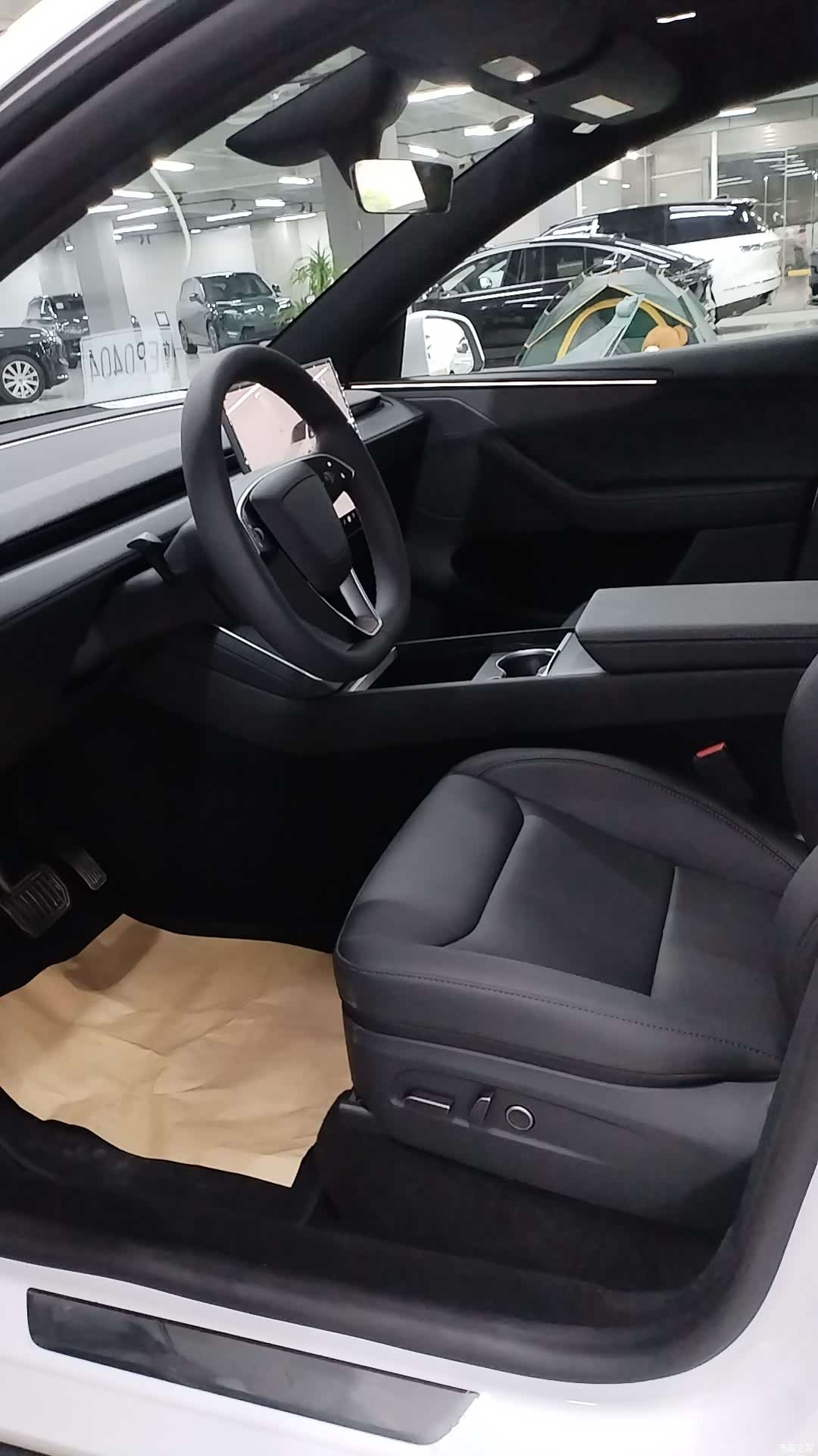 Tesla Model Y, 2026 4