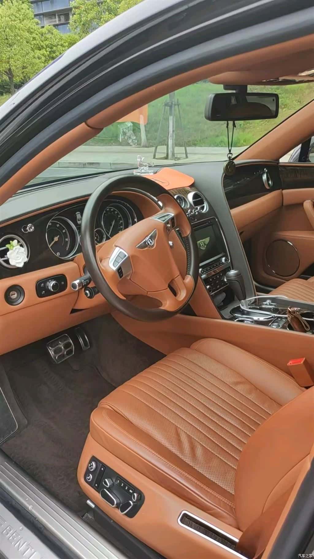 Bentley Flying Spur, 2018 8