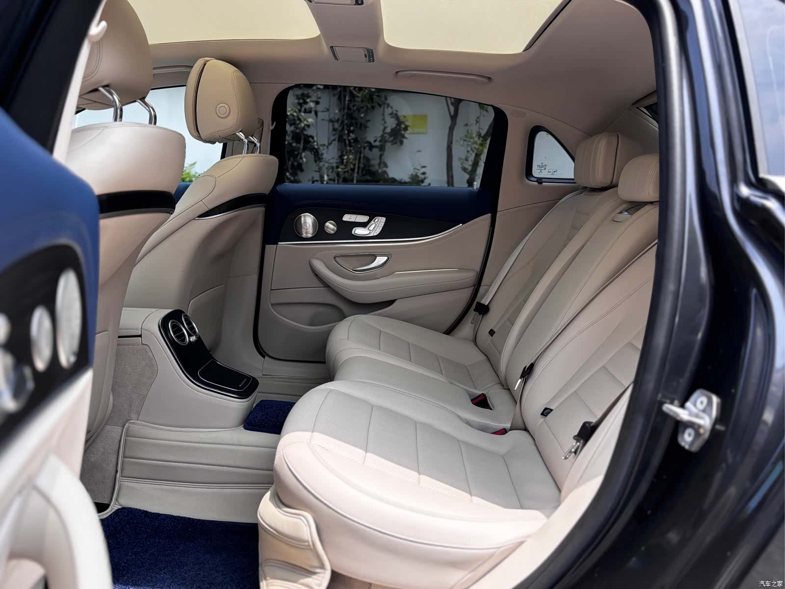 Mercedes-Benz E-Class, 2022 12