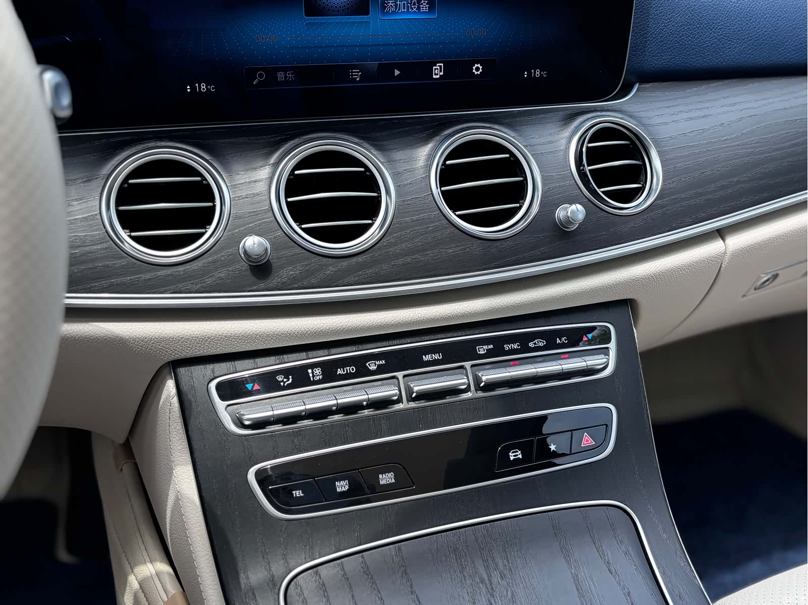Mercedes-Benz E-Class, 2022 18