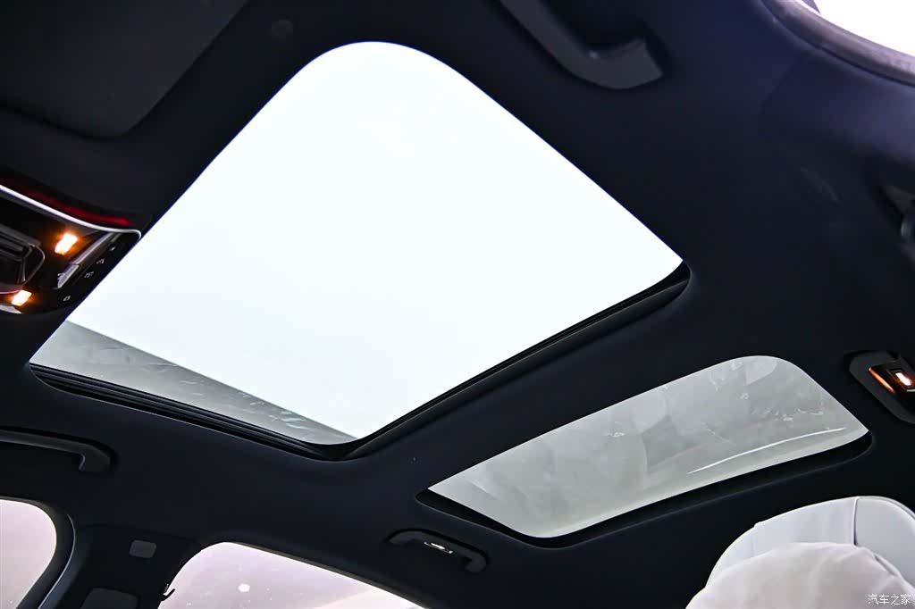 Mercedes-Benz E-Class, 2024 33