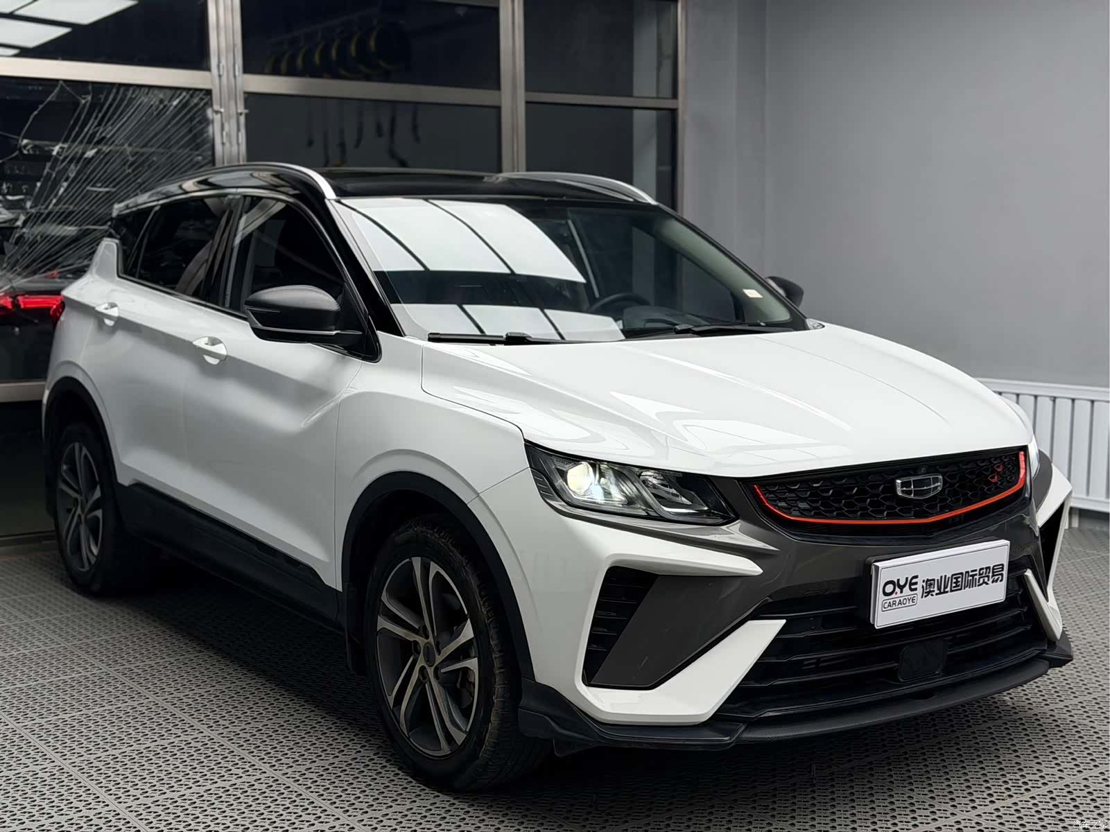 Geely Coolray, 2022 3