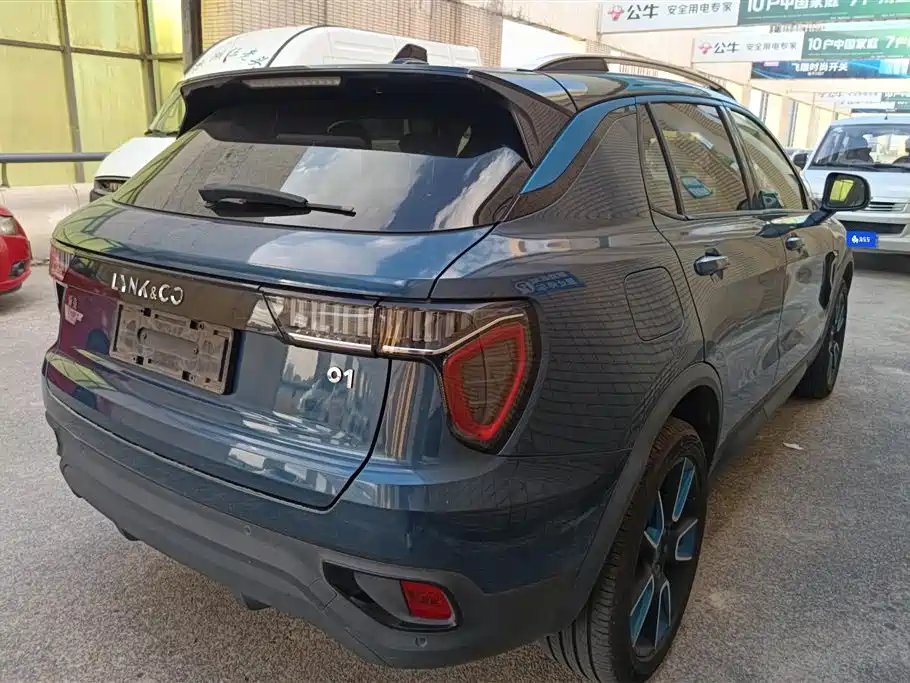 Lynk & Co 01
