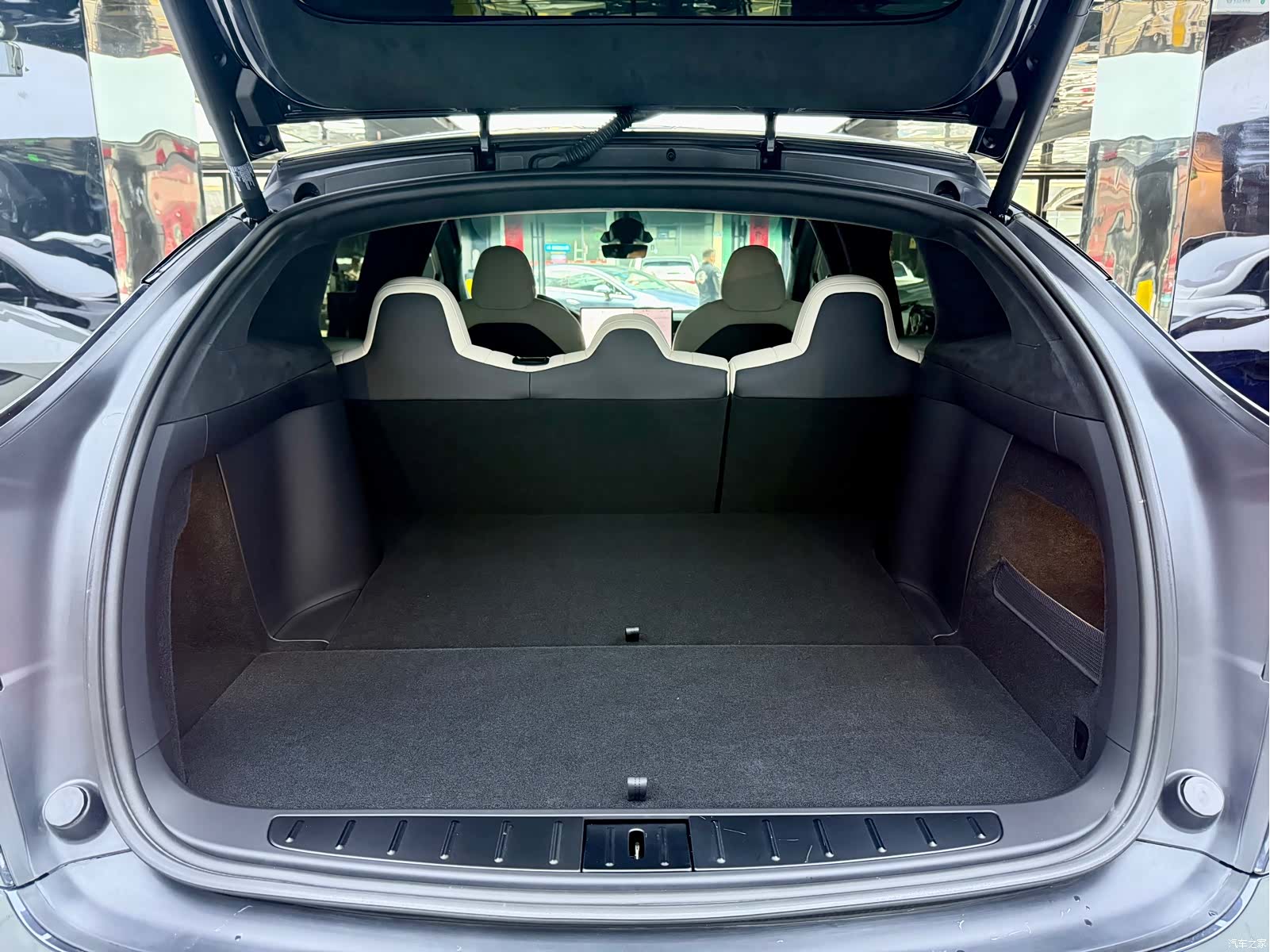 Tesla Model X, 2024 14