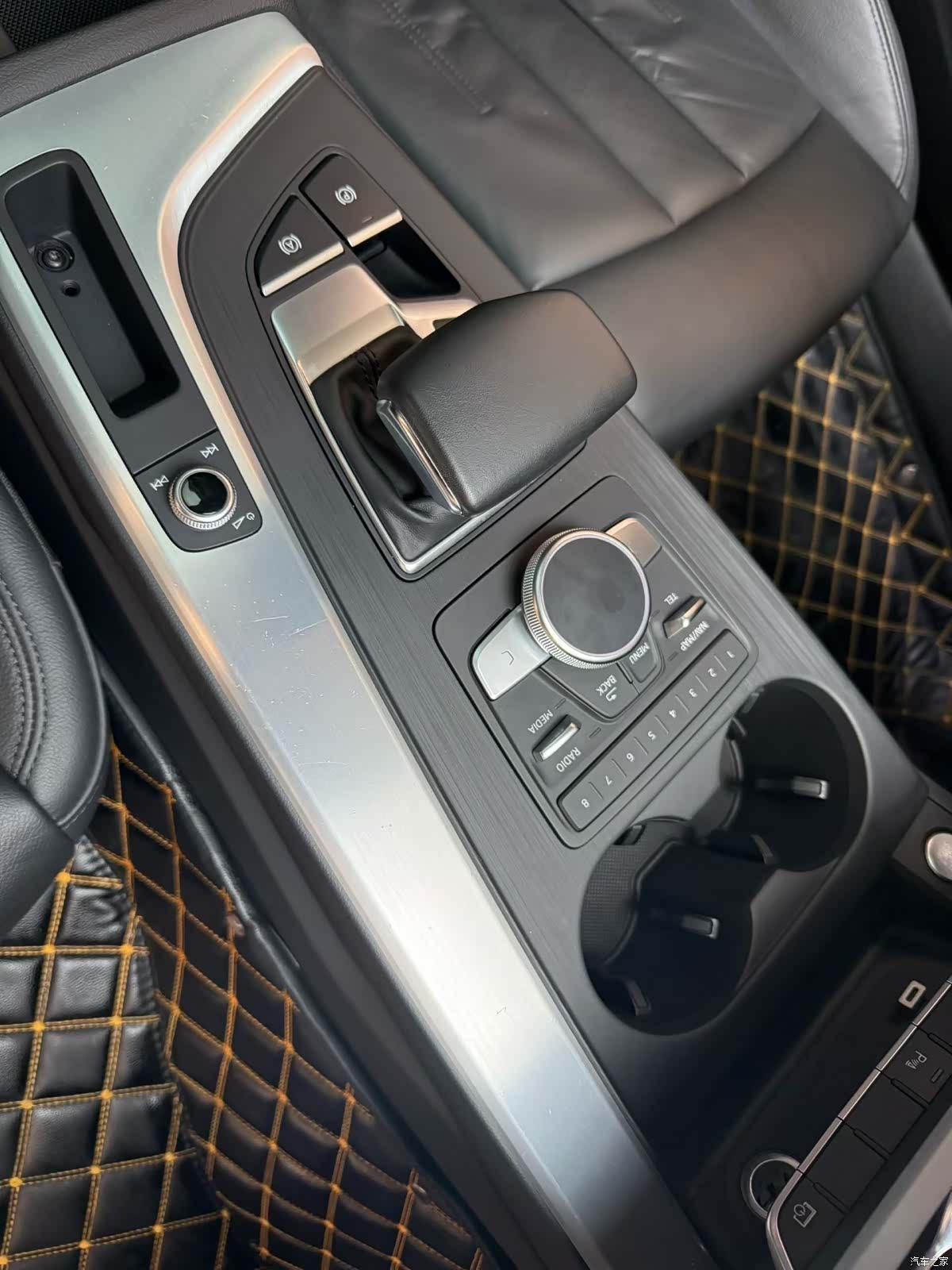Audi A4L, 2018 все фото