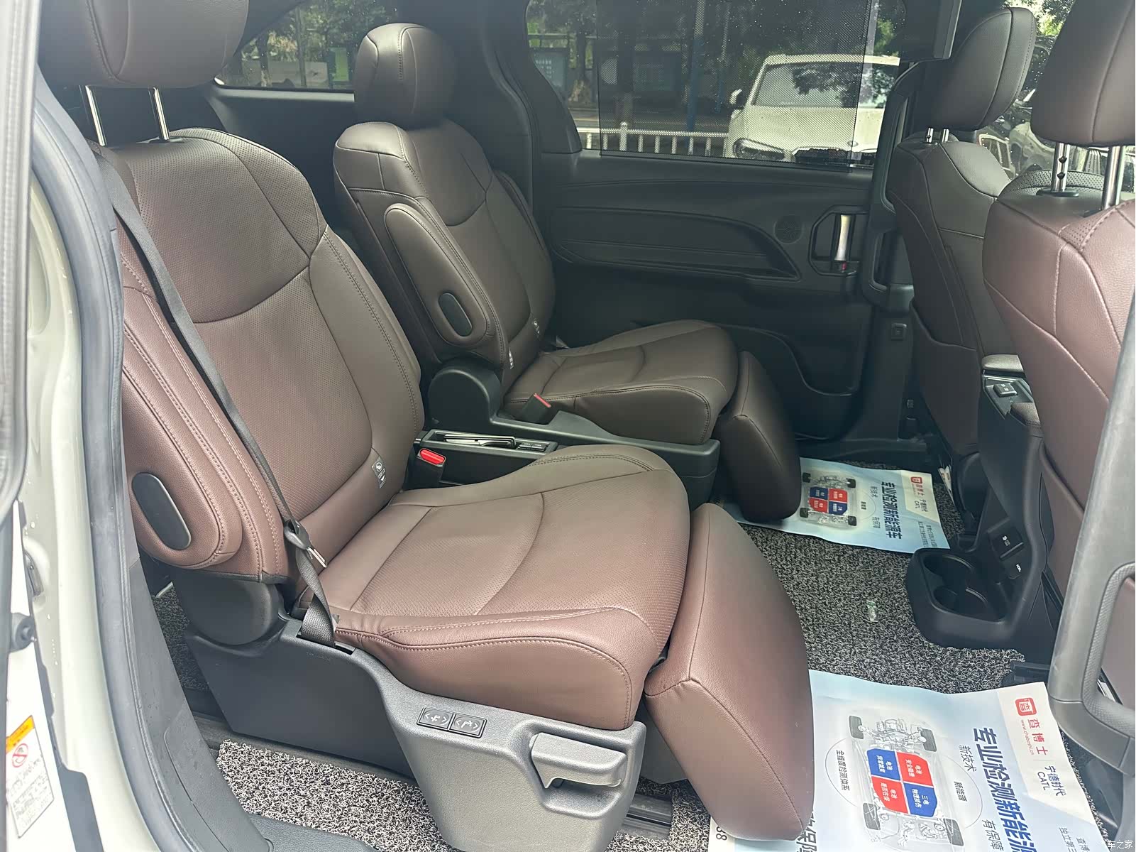 Toyota Sienna, 2022 11