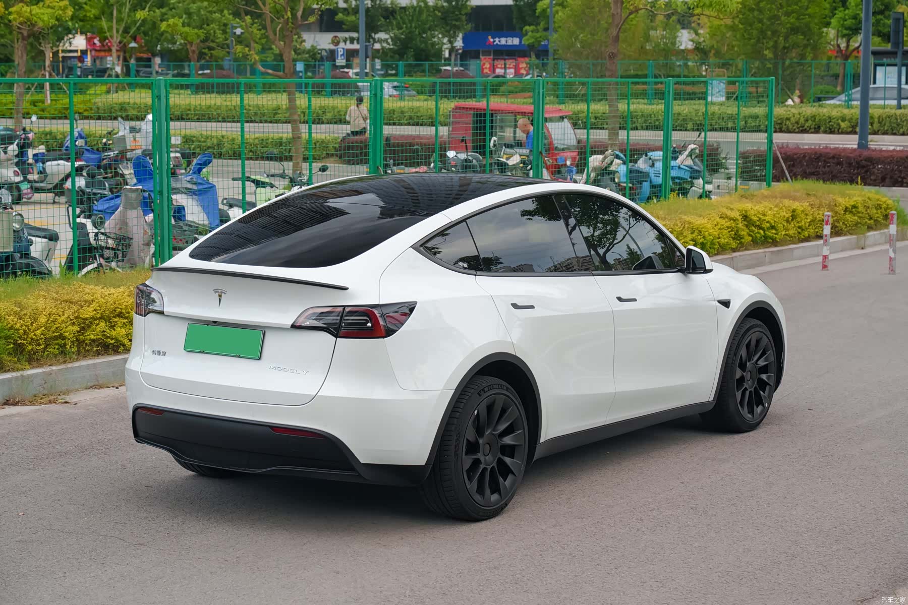 Tesla Model Y, 2022 все фото