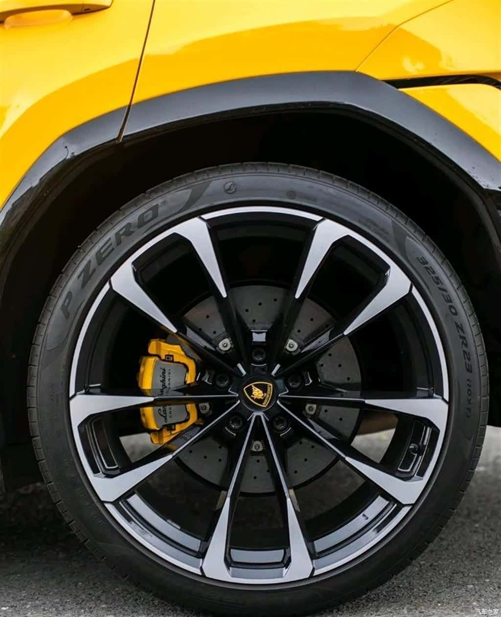 Lamborghini Urus, 2024 3