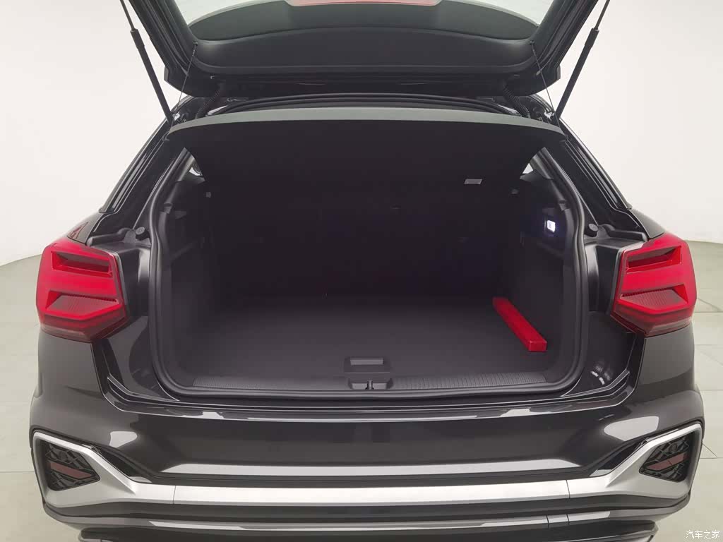 Audi Q2L, 2024 16