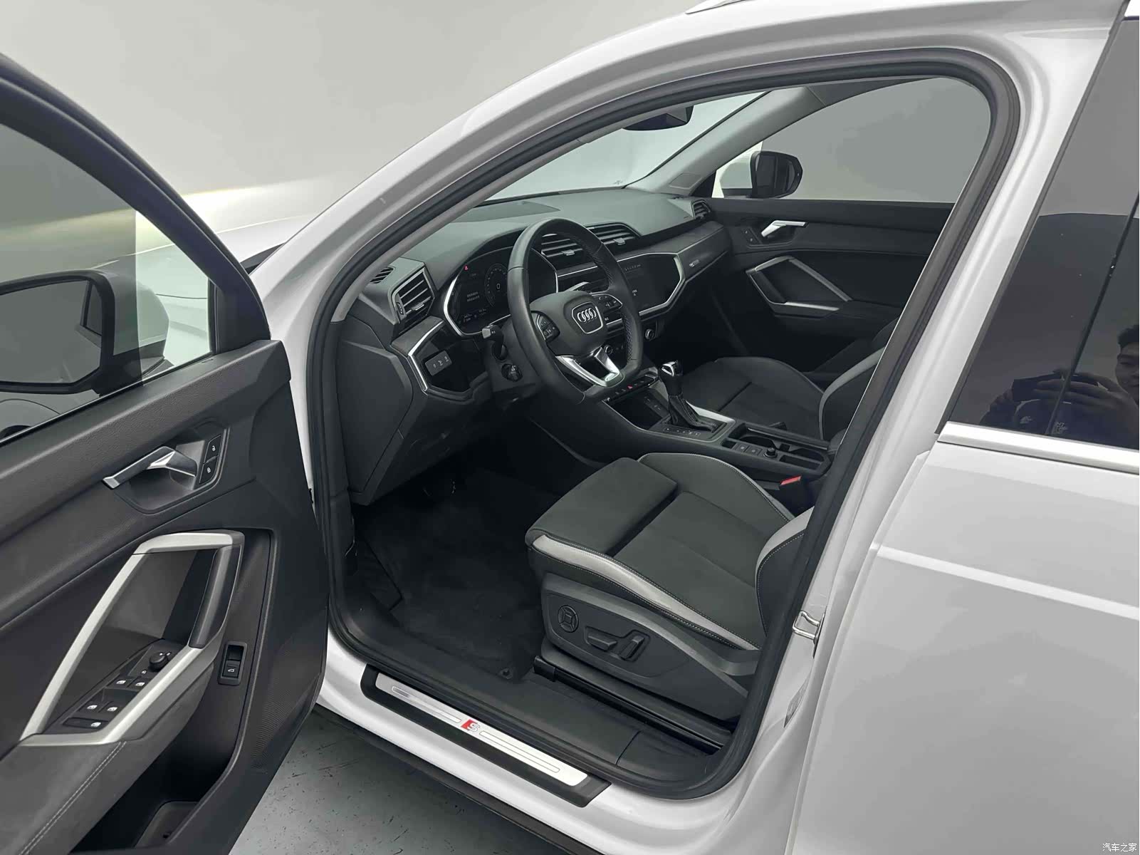 Audi Q3, 2022 10