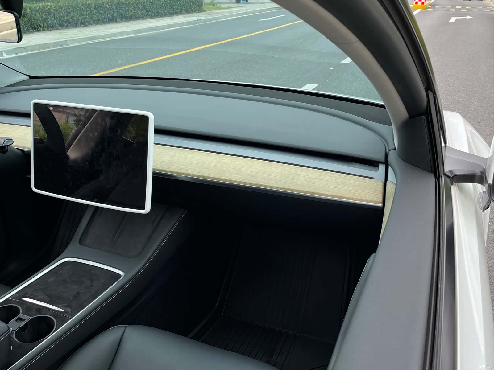 Tesla Model Y, 2023 18