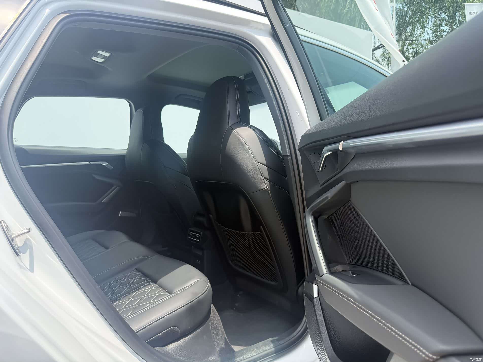 Audi Flying Spur, 2025 10