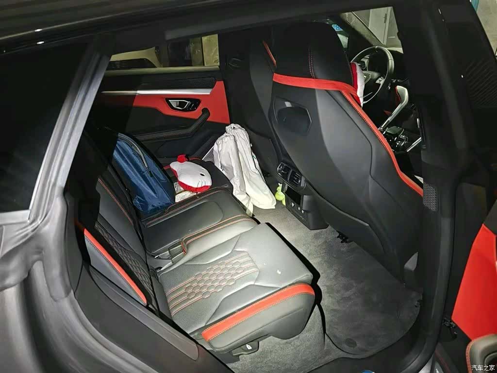 Lamborghini Urus, 2024 4