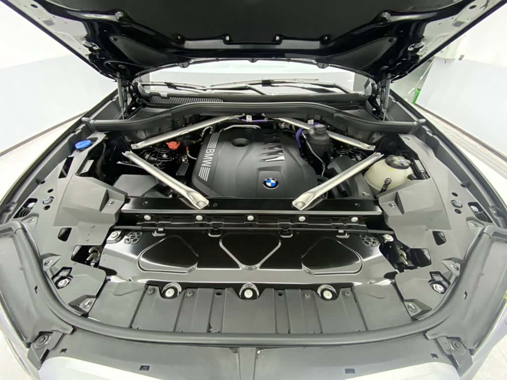 BMW X5, 2025 12