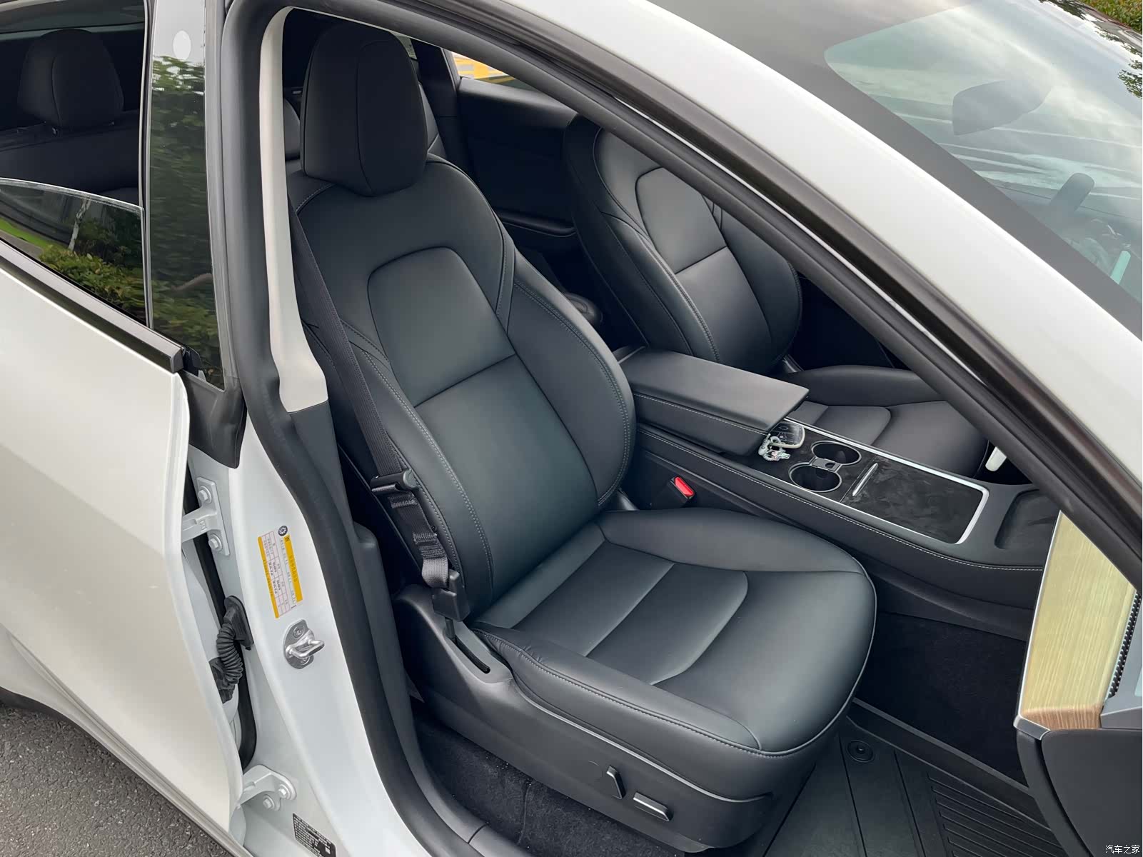 Tesla Model Y, 2023 19