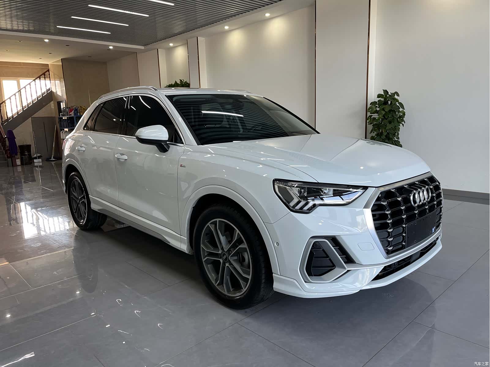 Audi Q3, 2023 3