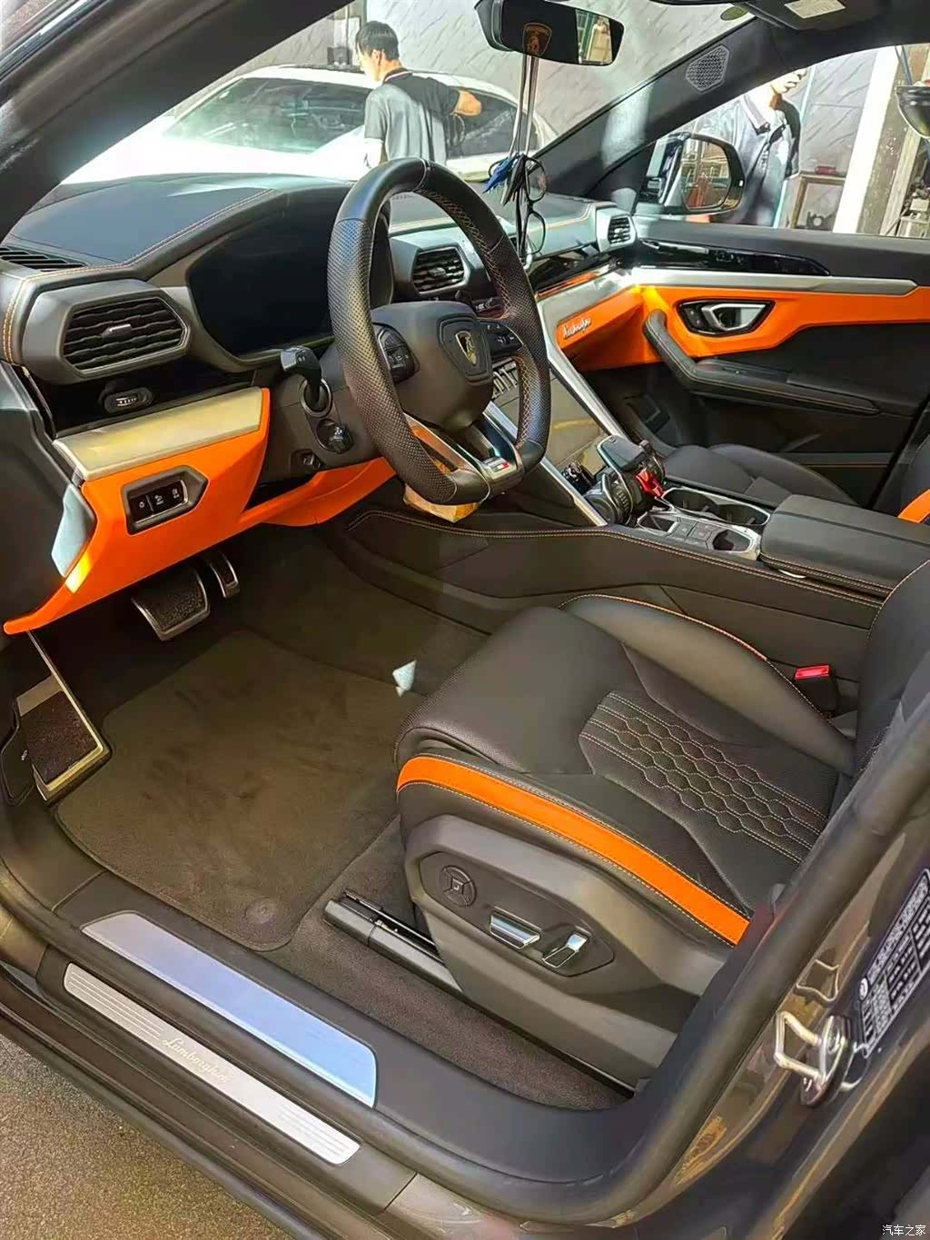 Lamborghini Urus, 2024 6