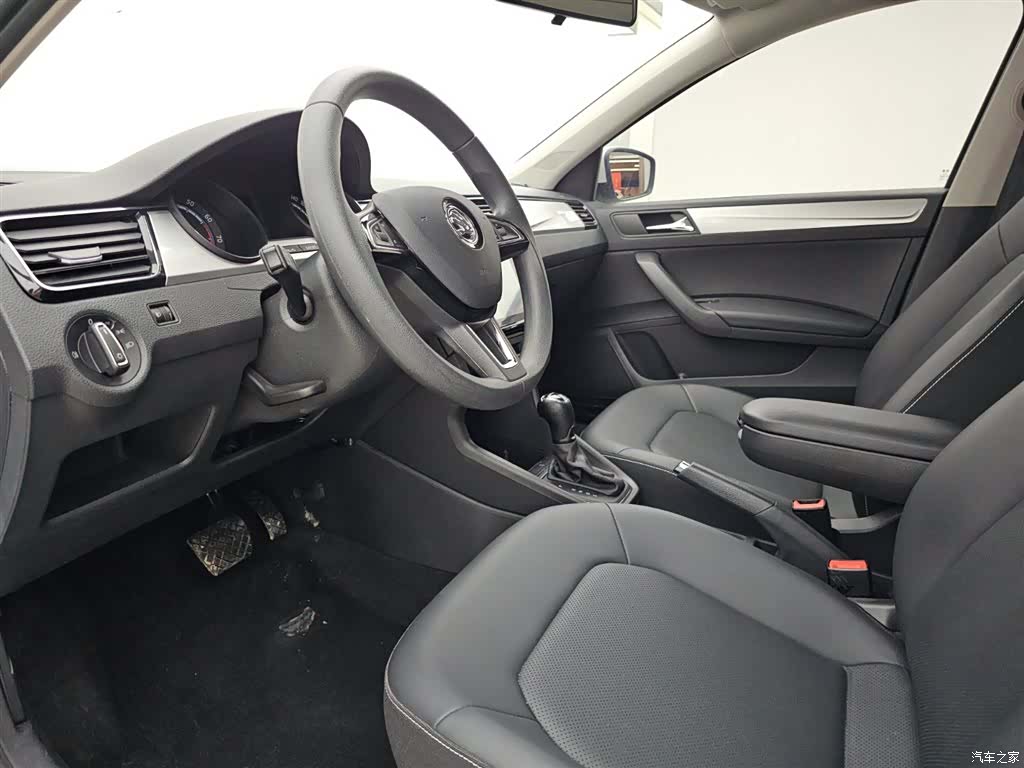 Skoda Rapid, 2022 6