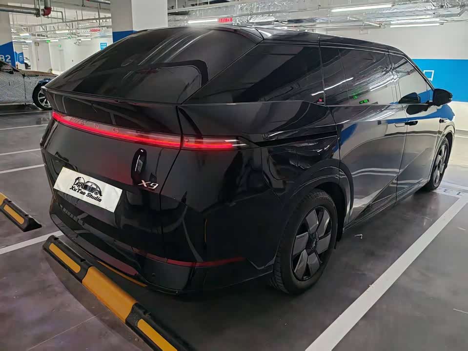XPENG X9
