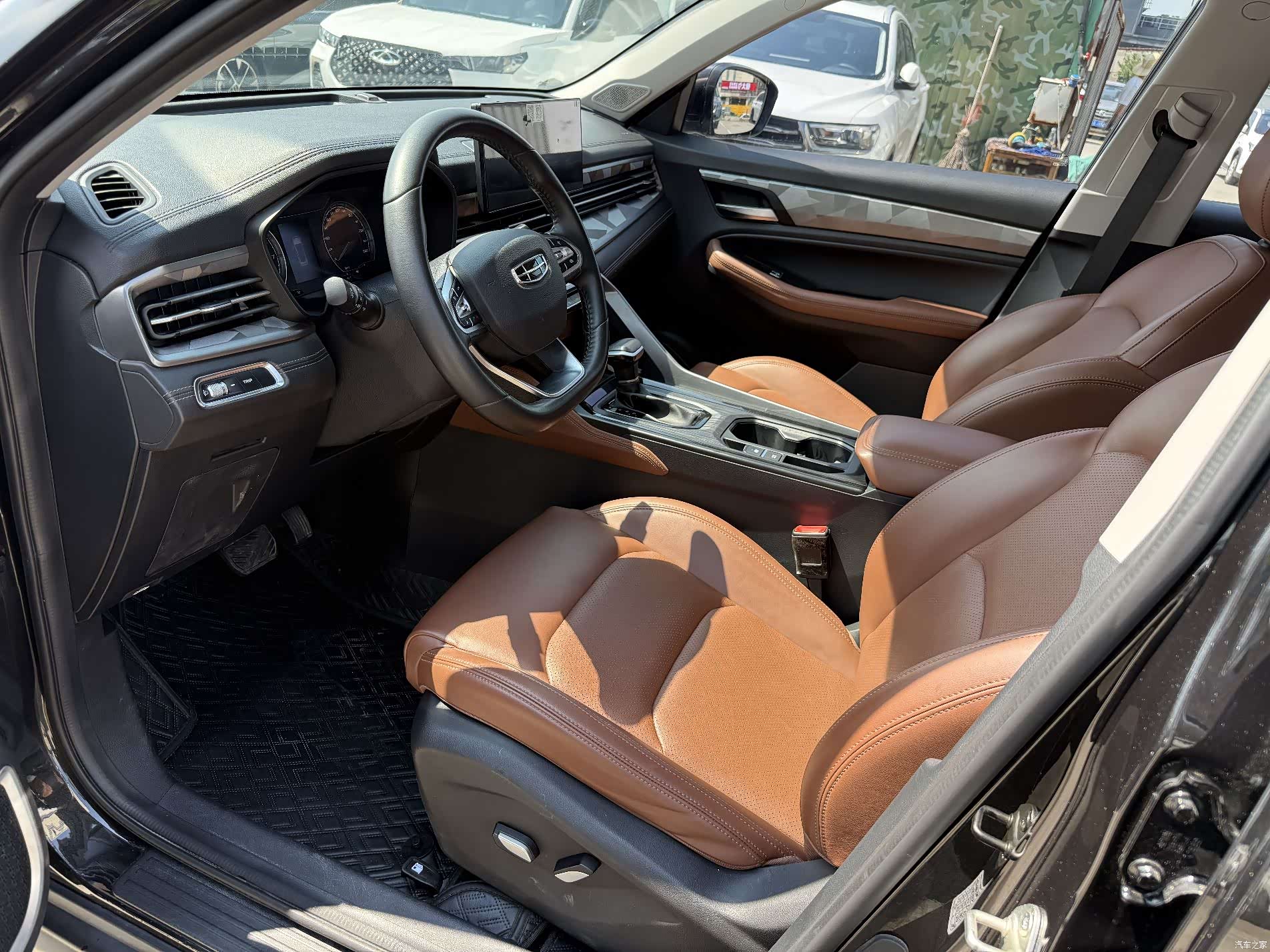 Geely X6, 2022 4