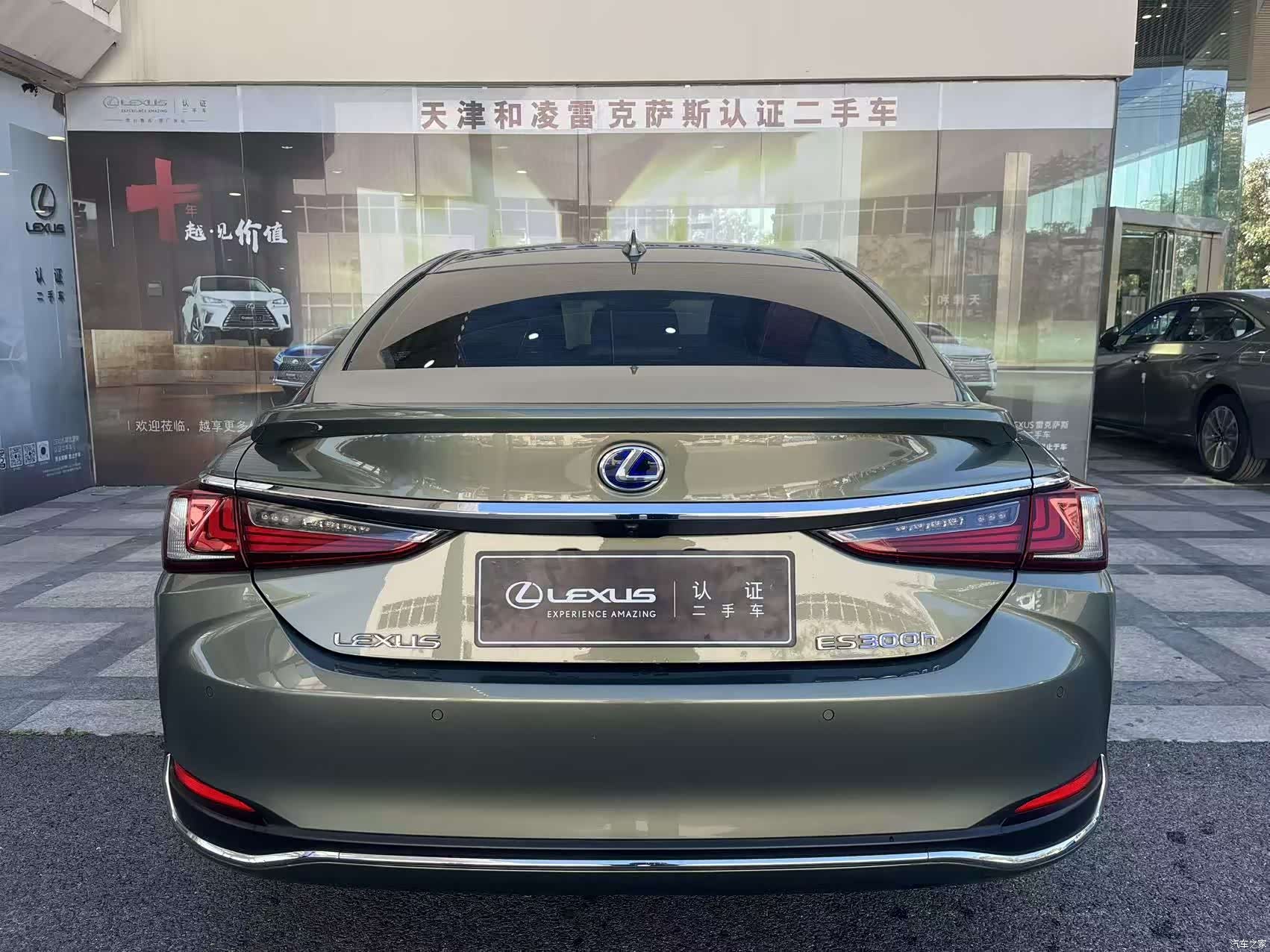 Lexus ES, 2022 все фото