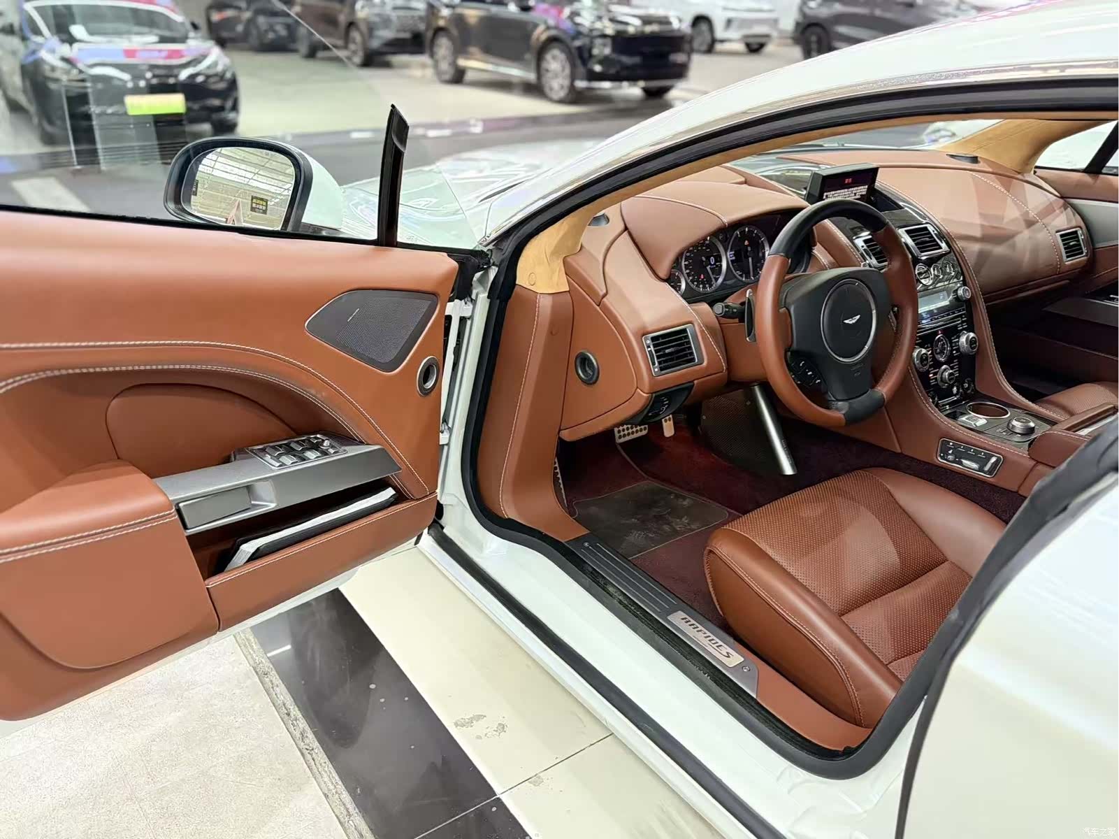 Aston Martin Rapide, 2015 7