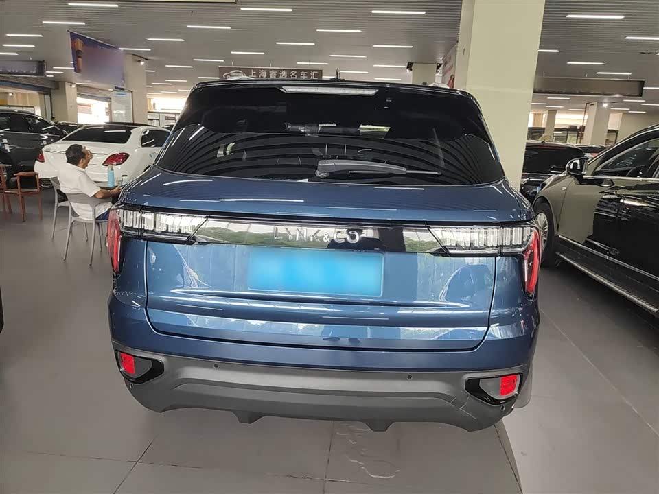 Lynk & Co 01