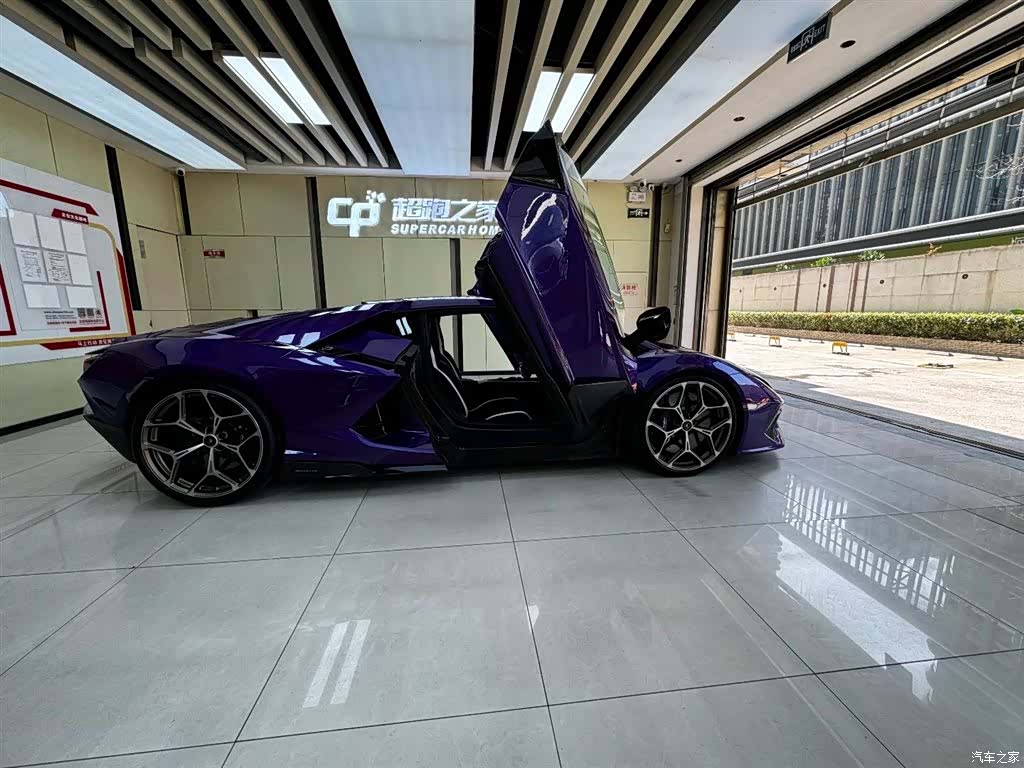 Lamborghini Revuelto, 2025 3