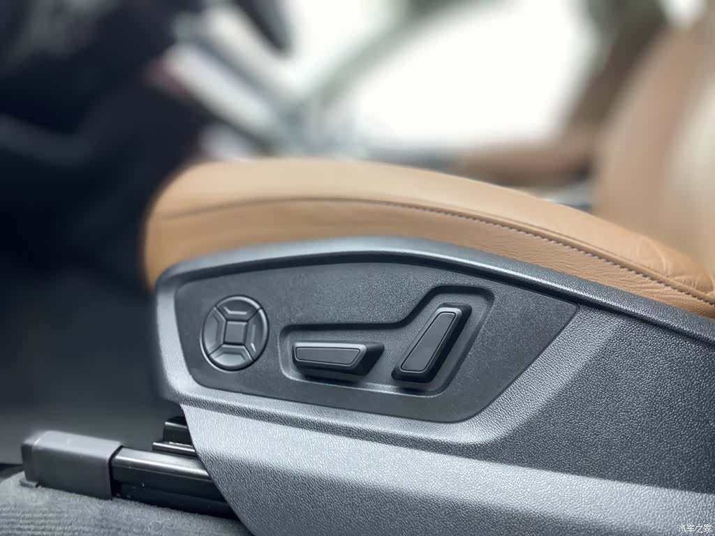 Audi Q7, 2025 24