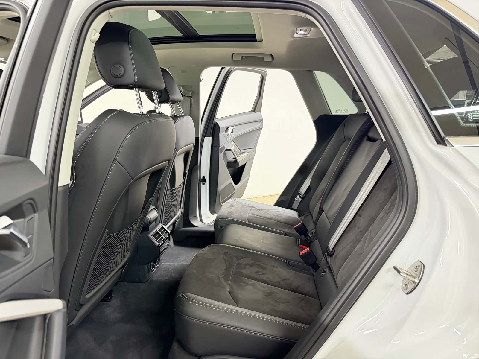 Audi Q3, 2022 10