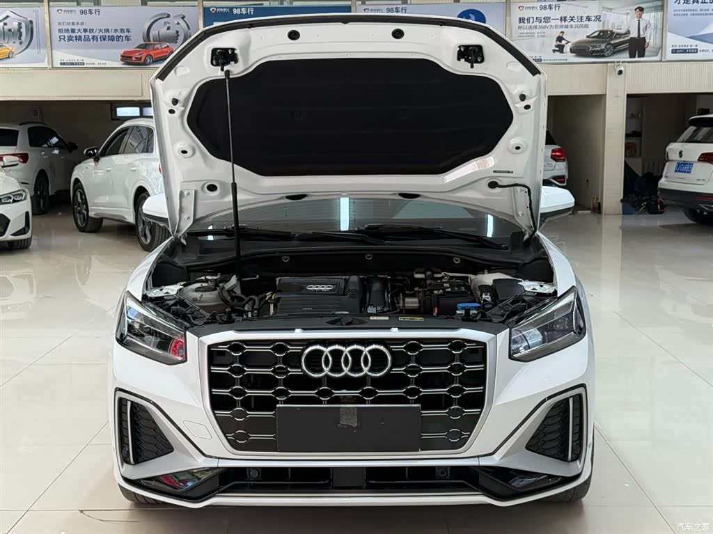 Audi Q2L, 2023 7