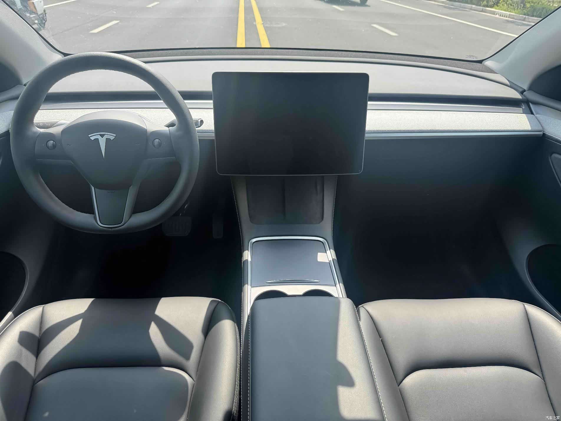 Tesla Model Y, 2024 все фото